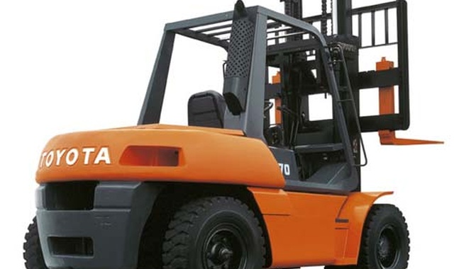 Вилкові навантажувачі Toyota: переваги та популярні моделі