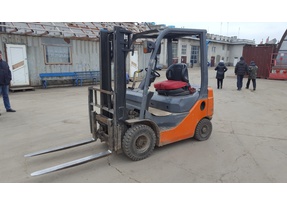 Б/У погрузчик TOYOTA 02-8FD15