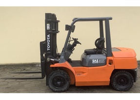 Б/У погрузчик TOYOTA 42-7FD40