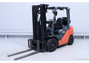 Б/У погрузчик TOYOTA 02-8FGF25